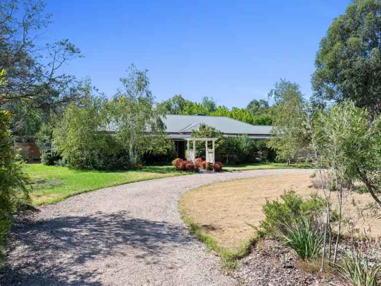 Your Private Oasis in Highly Sought After Benalla Location