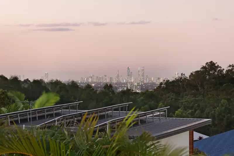 Impeccably Presented Complete Family Oasis - Views to Surfers