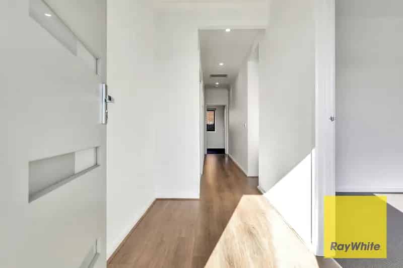 Brand New Home - 2 Clemson Street, Deanside VIC 3336