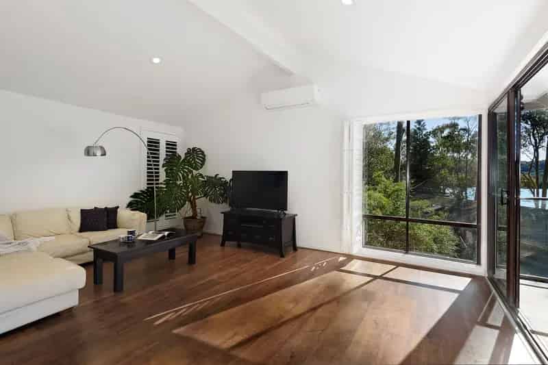 Real Estate For Lease - 15 Careel Bay Crescent - Avalon Beach , NSW