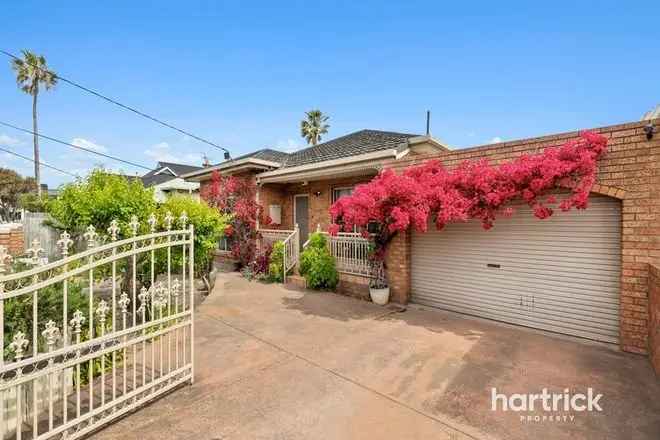 House For Sale in 8, Montgomery Street, Melbourne, Victoria