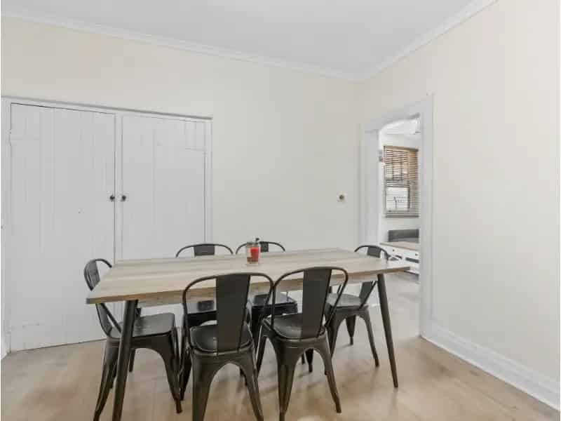 Located On The Edge Of Central Albury! Won'T Last! A Must See!