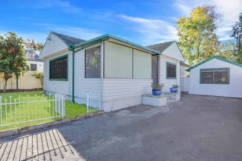 Renovated Three Bedroom Home + Retreat!