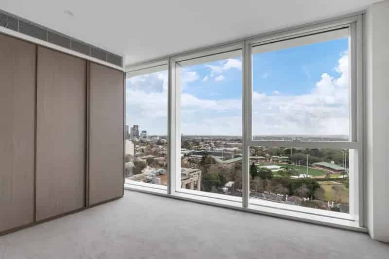 Rent 1 Room Apartment in Sydney with Stunning Views and Luxury Amenities