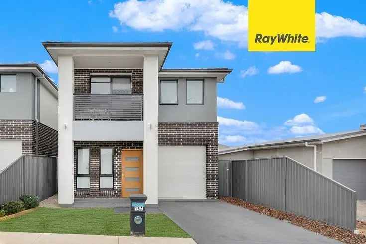 Stylish Family Home Gregory Hills 4 Bed Modern Kitchen Ducted AC