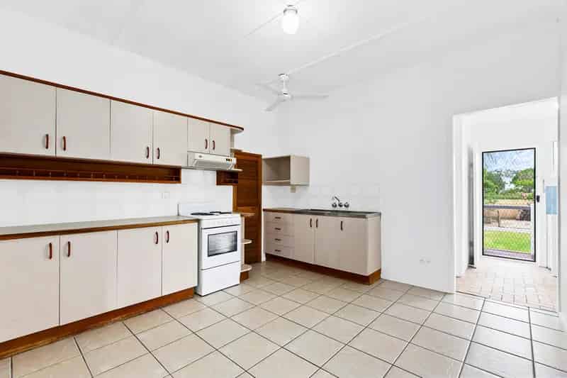 Rare Opportunity - 200m To Esplanade