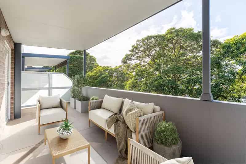 Spacious 2 Bedroom Apartment, Only Steps From Everything