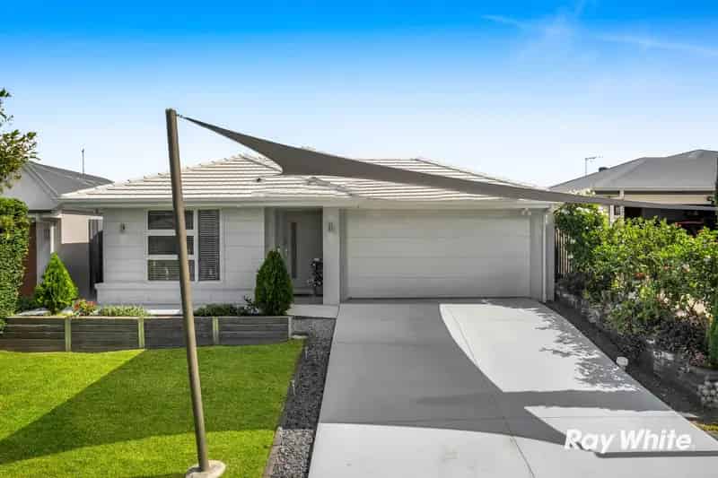 MOVE IN READY!! Stunning Family Home at 8 Irma Cct, Park Ridge
