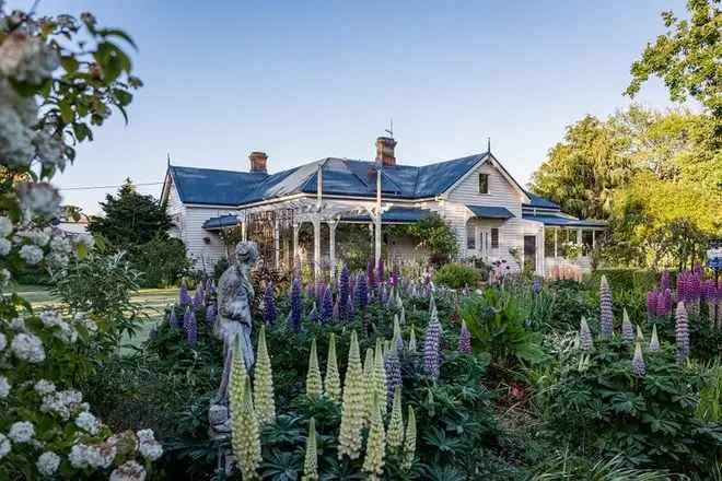 Tanglewood House Sheffield Tasmania - A Historic Home