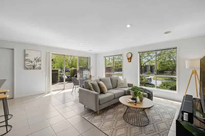 Lease Freestanding Home in Franklin with Modern Features