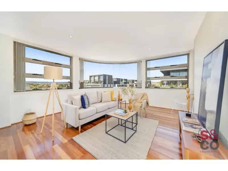 Contemporary Living With Panoramic Views