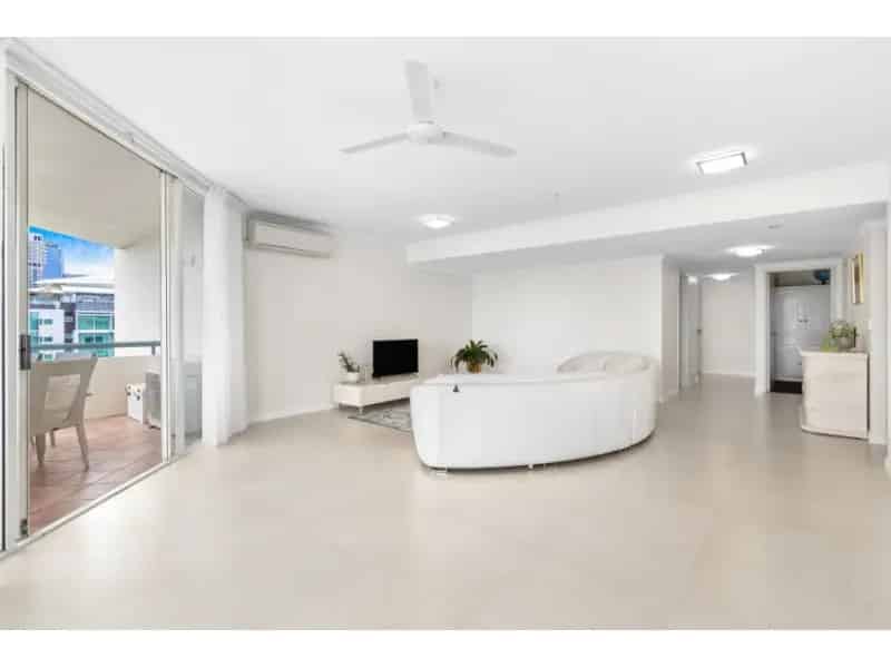Large 3 Bedroom Apartment On The Kangaroo Point.