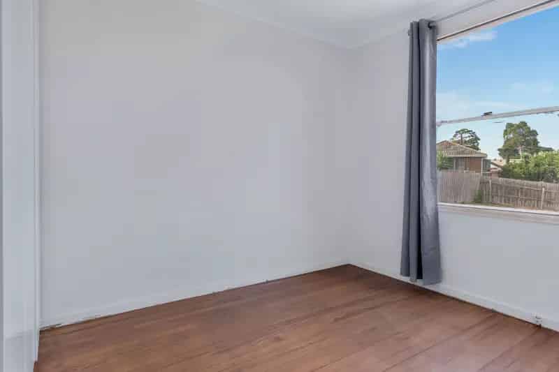 Ditch the car! Walking distance to Train Station.
