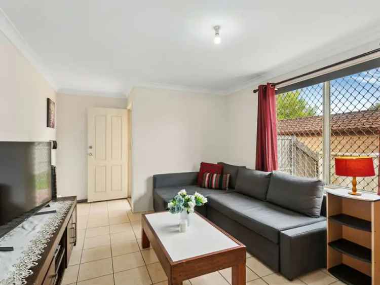 Three Bedroom Torrens Title Townhouse in Central Location