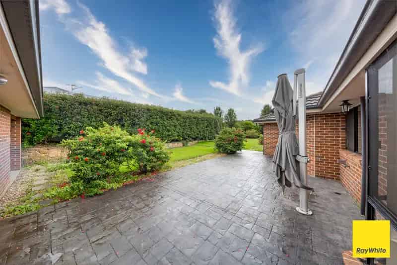 Buy Big Family Dream Home in Bungendore with Private Garden and Garage