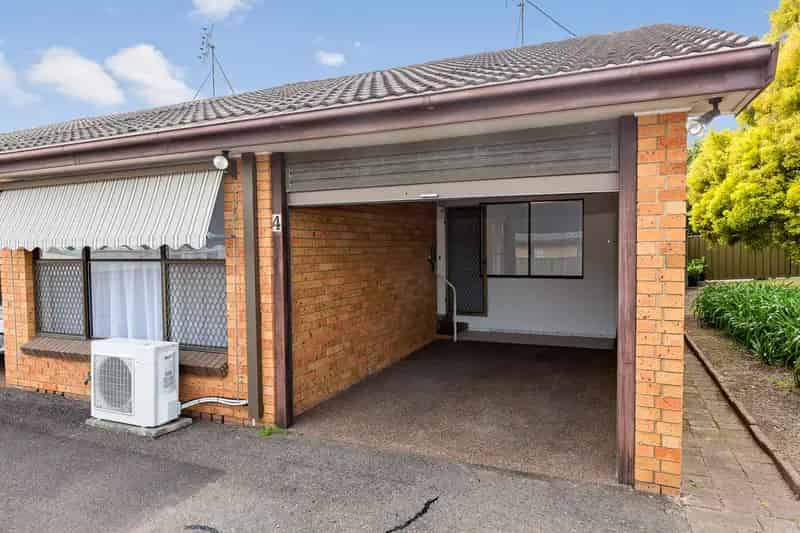 Lease 4 Bedroom House in Warners Bay with Lake Views and Modern Features