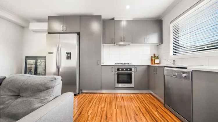 Buy townhouse in Noble Park with style and convenience