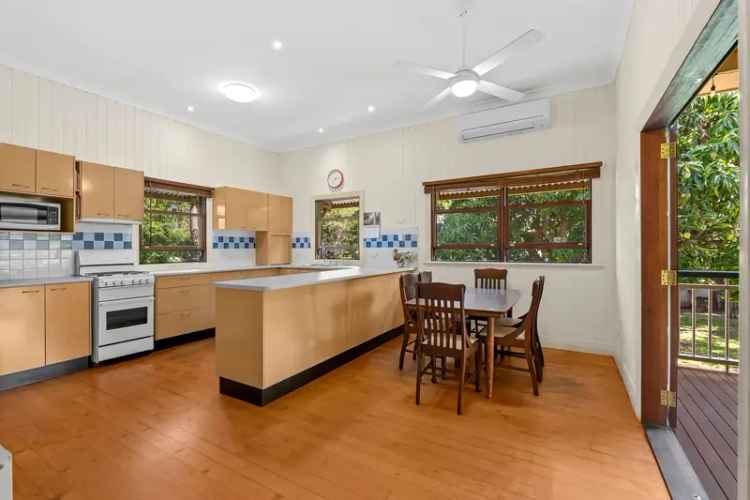 Generously Proportioned Queenslander on 819 m2