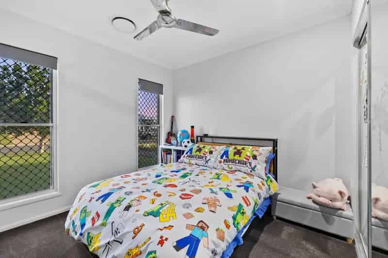 Grand Family Home In Edenbrook