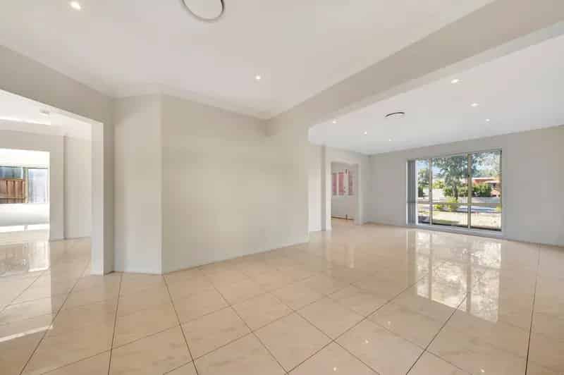 Real Estate For Lease - 9 St Pauls Avenue - Castle Hill , NSW