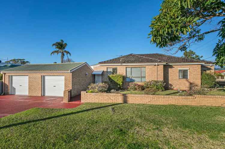 Four Bedroom House for Lease in Fairy Meadow NSW