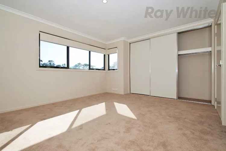 4 Bedroom 2 Bathroom Apartment in Melbourne