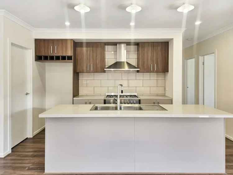 Brand New Four Bedroom Family Home Near Great Ocean Road