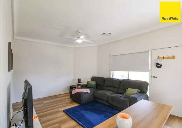 Buy cottage in Inverell with modern features and spacious yard