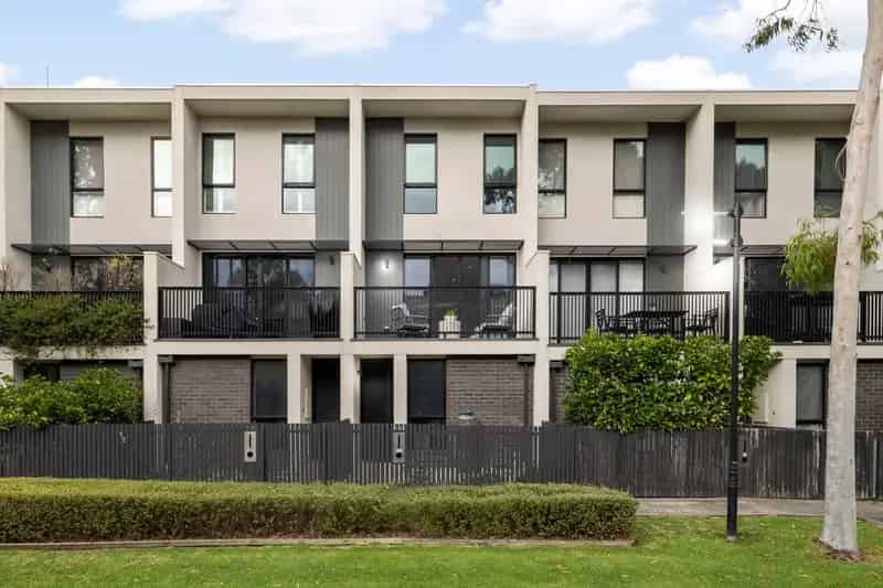 Stylish 3 Level Townhouse - sure to impress!