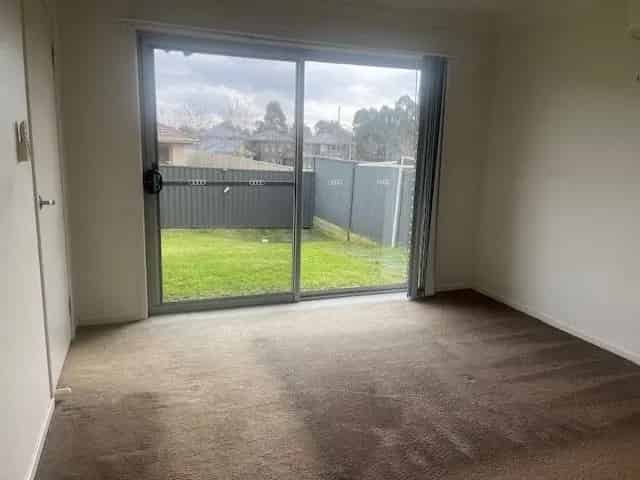 Lease Modern Duplex 3 Bedroom Currans Hill with Spacious Living