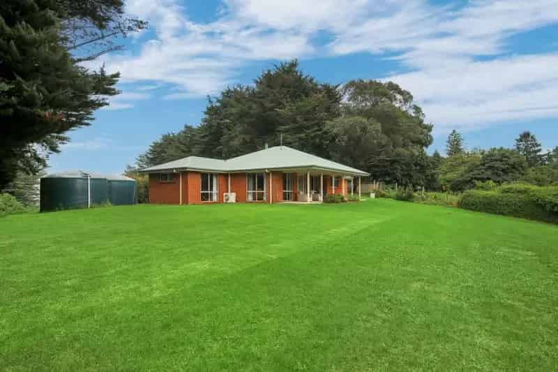 Rent rural property in Mirboo North with 2 bedroom home and land management