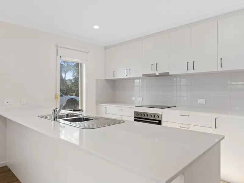 Rent Bright Spacious 2 Bedroom Unit Near Hospitals Schools Shopping