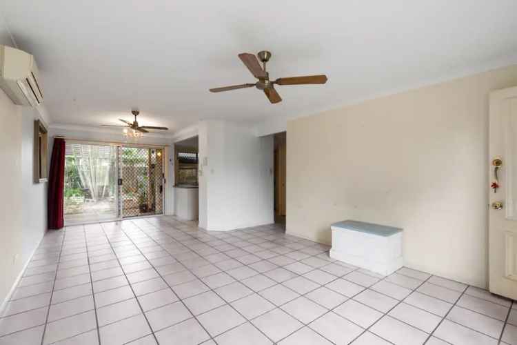 Sunnybank Hills Townhouse - 3 Beds, 2 Baths, Pool, Great Location