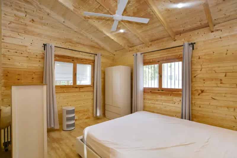 Lease Wood Cabin in Gosford with 2 Bedrooms and Air Conditioning