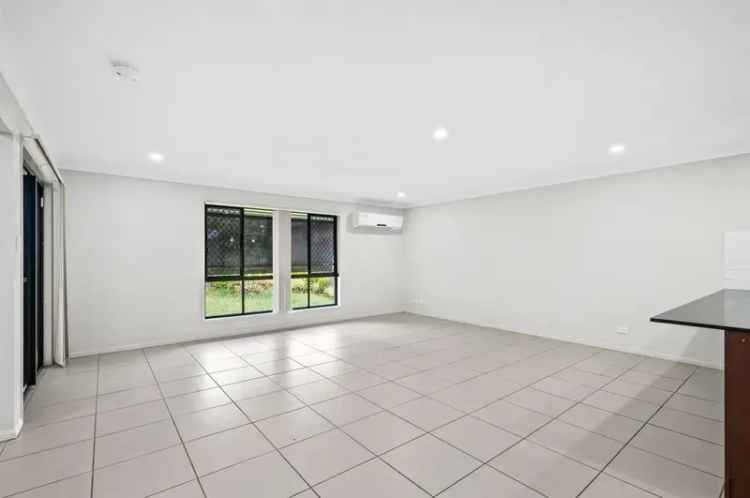 Calamvale Family Home 4 Bed 2 Bath Double Garage