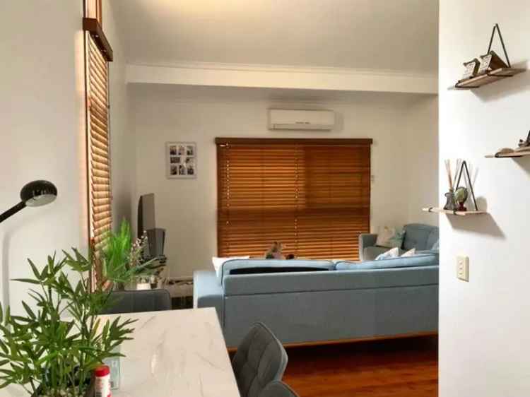 3 Bed House Bradbury NSW - Air Con - Large Backyard