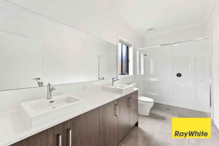 North Facing Brand New Home in Accolade Estate - Walk to Rockbank train station!