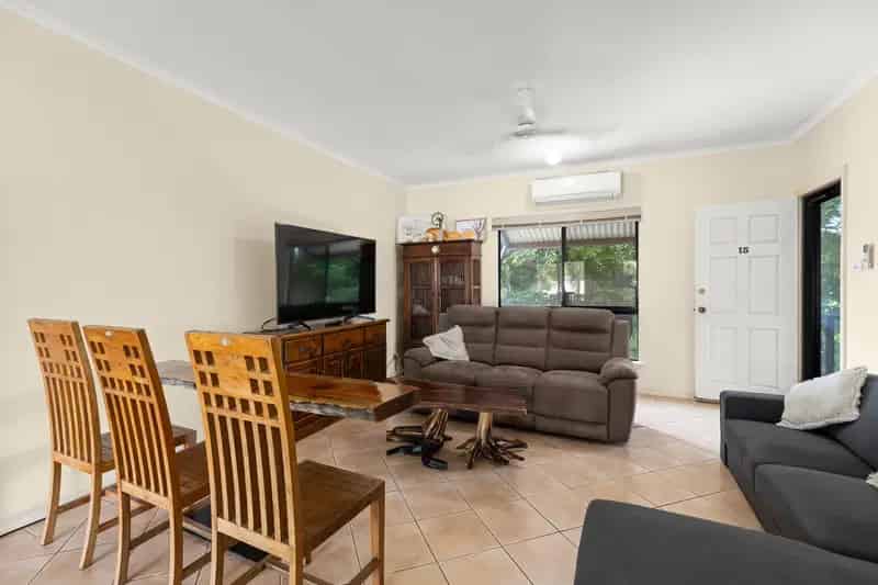 Central Apartment with Massive Yard