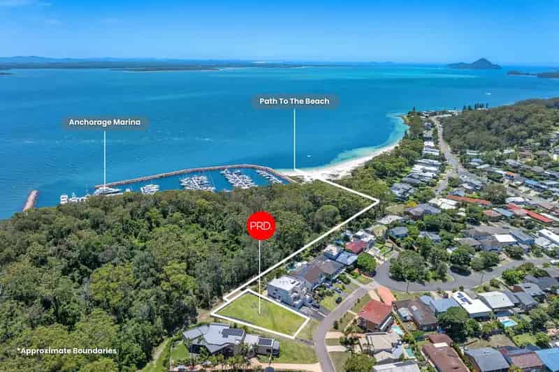 Blue Ribbon Location - Only 100m To The Waters Edge....