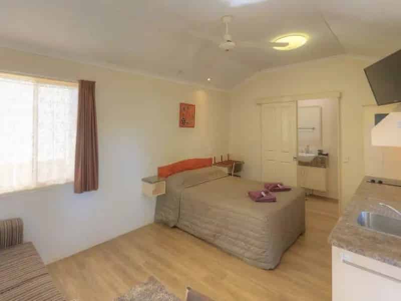 MONEY MAKER, EXCEPTIONAL LIFESTYLE WITH INCOME - 1036CPF