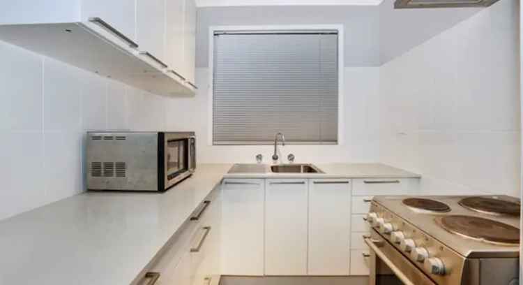 Rent townhouse in Wollongong with modern features and great location