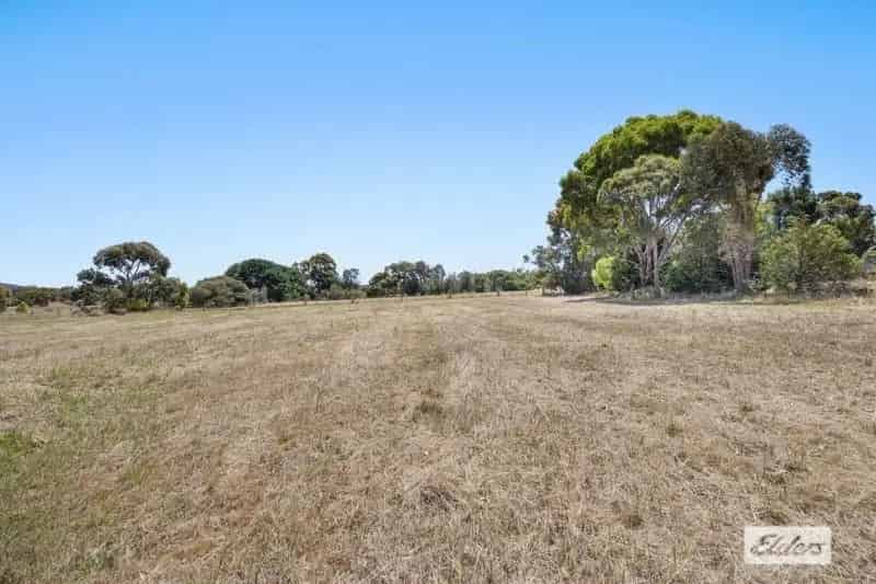 Lifestyle land for sale 5 acres Stawell with great views