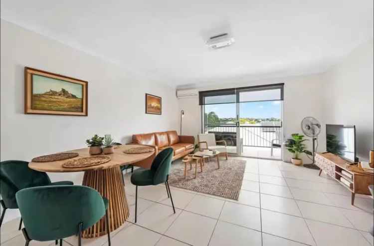 Top Floor Bulimba Apartment City Views Modern Updated Large Garage