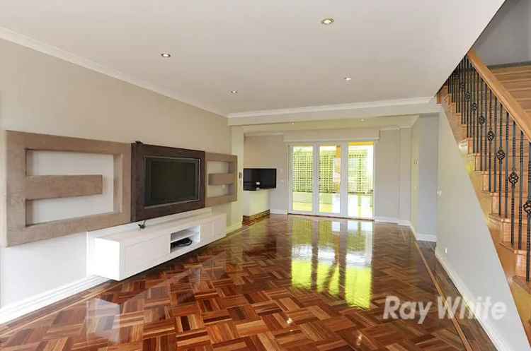 3 Bedroom 232m² House Melbourne Open Plan Granite Kitchen Ensuite Spa Bath