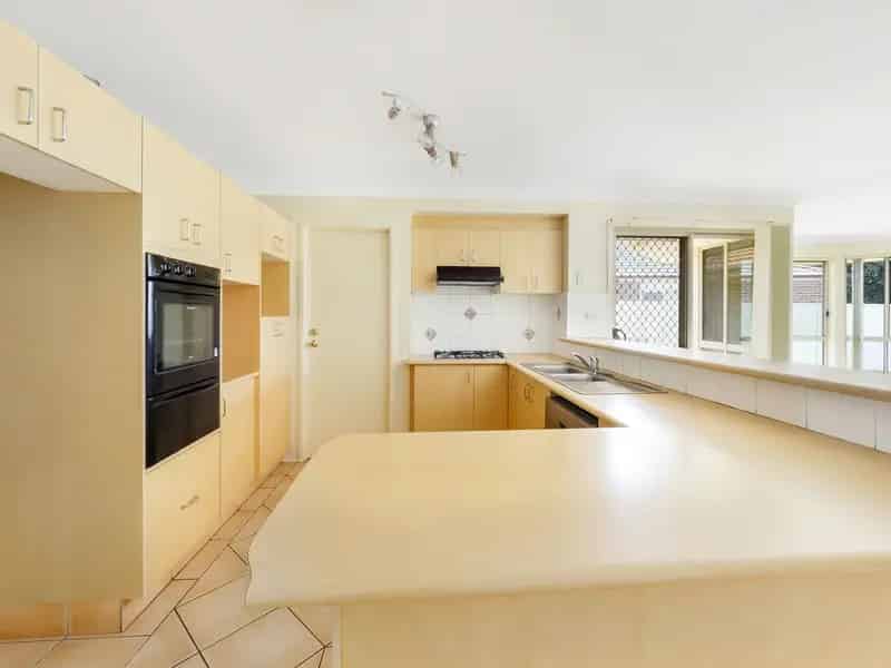 18 William Mannix Ave, Currans Hill NSW 2567 - House For Lease