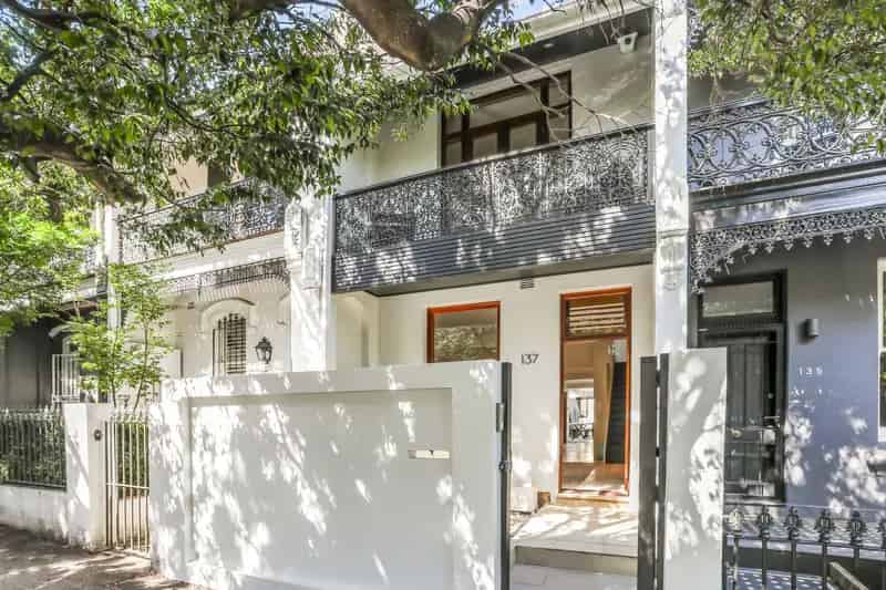 Sleek architect-designed terrace with LUG