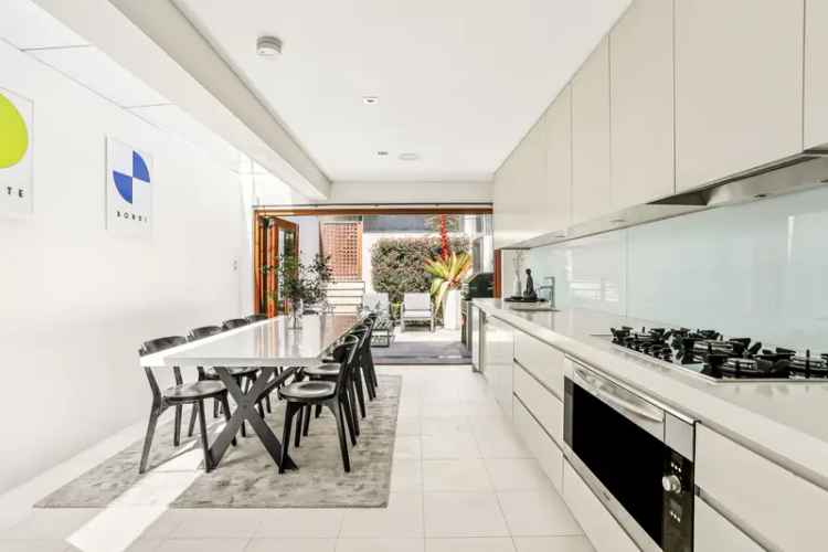 Rent stylish terrace in Paddington with outdoor courtyard and garage