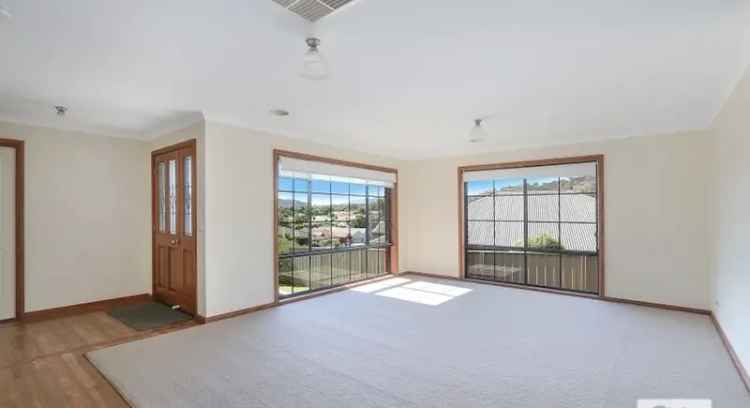 House For Rent in City of Wodonga, Victoria