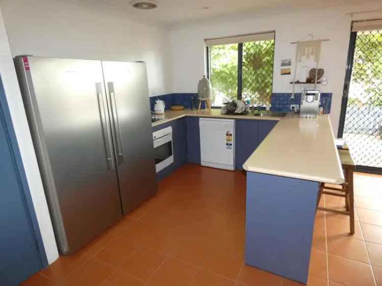 Low Maintenance 4 Bed 2 Bath House Near Fremantle