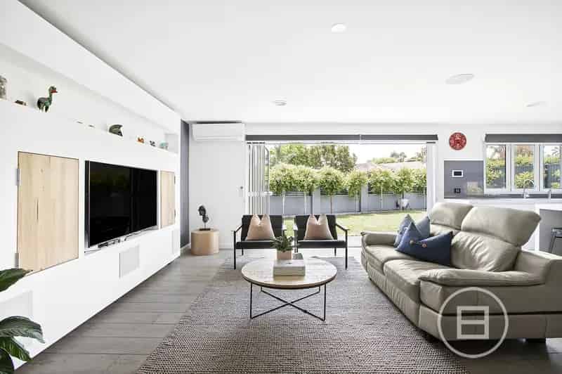 Buy House in Oakleigh South with Modern Features and Entertainer's Space